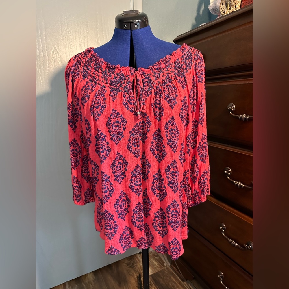 Anatolia Femme 3/4 length cold shoulder top, gathered around neck, red/navy, L